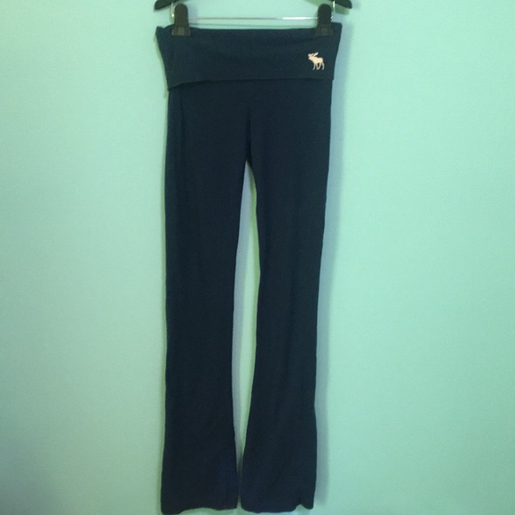 Abercrombie and Fitch burgundy and blue sweatpants - Picture 6 of 7